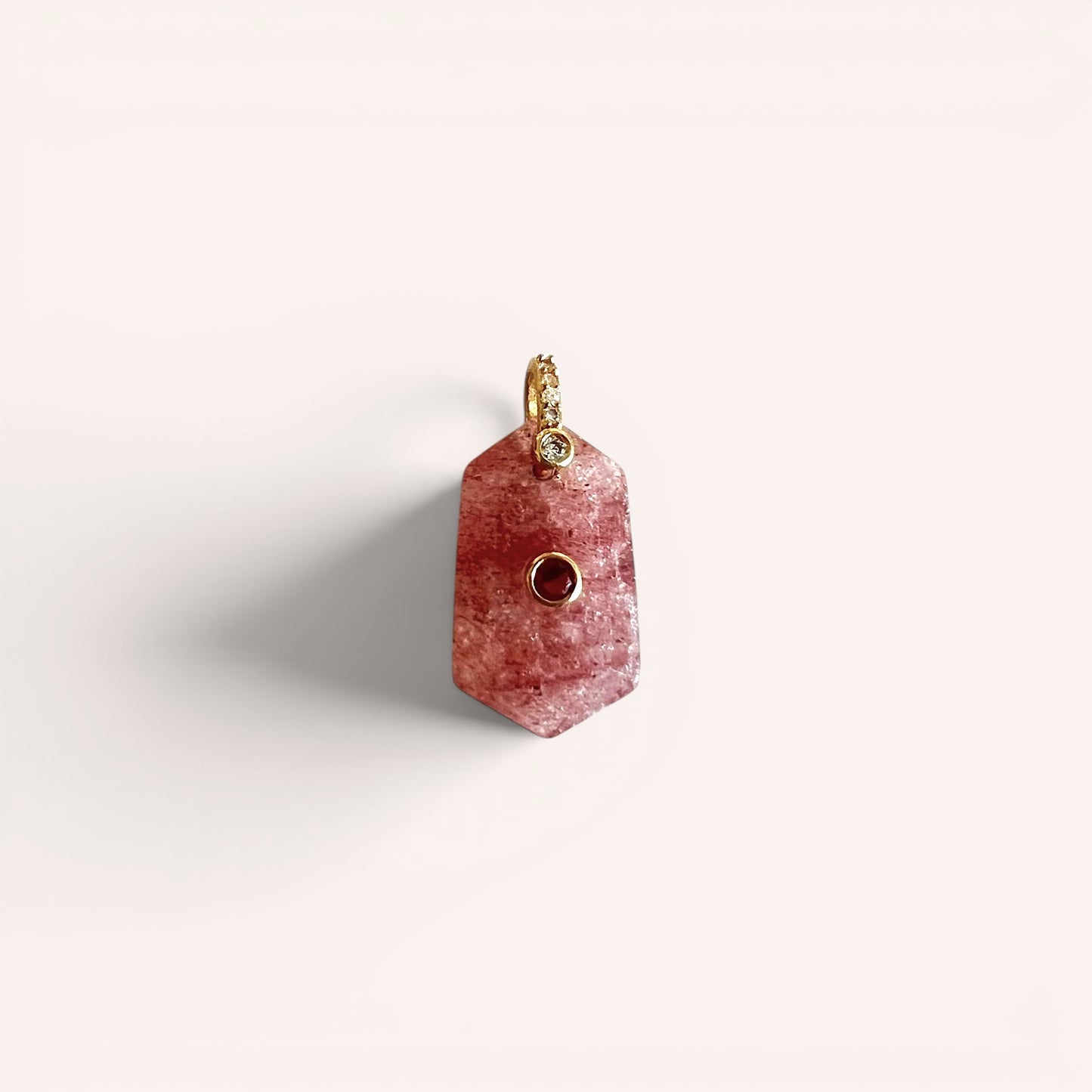 PENDENTIF EN QUARTZ FRAISE