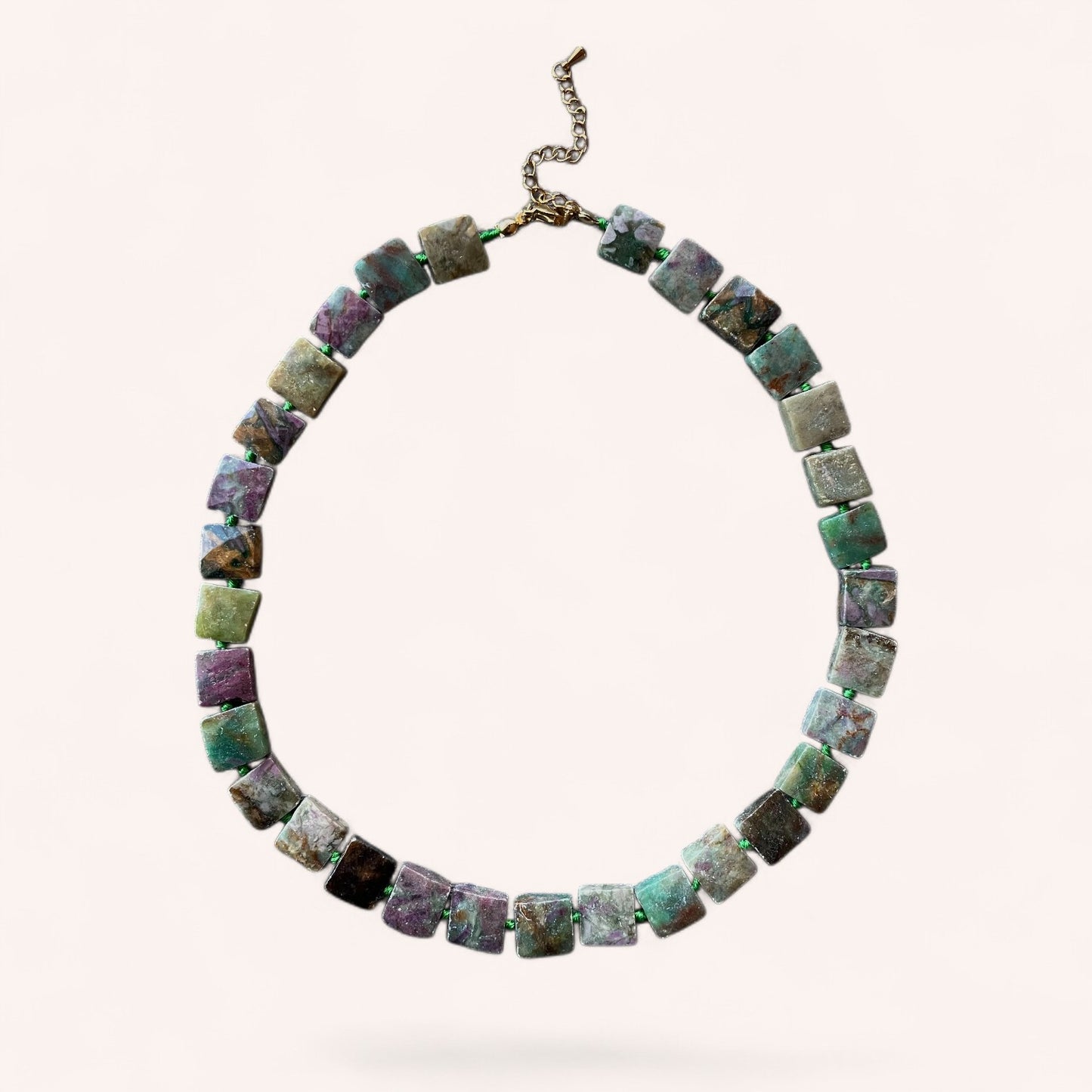 LE COLLIER MAGDA